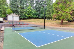 Private Pickleball Court | 3-Acre Lot | ~10 Mi to Eugene