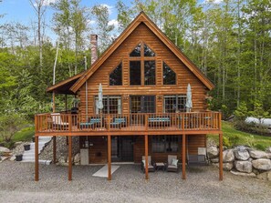 Welcome to the Lakeside Cabin Retreat!