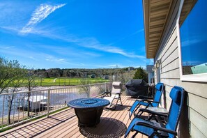 Upper Level Deck