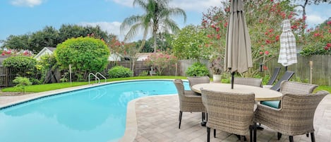 Tampa Vacation Rental | 4BR | 3BA | 2,500 Sq Ft | 1 Step to Enter