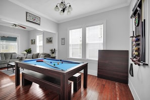 Pool table / Dining table 