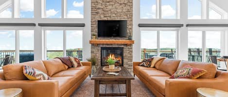 Family Room - stunning views and comfy!