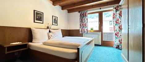 Appartementhaus Zillertal Arena: Ferienwohnung für 7 Personen - Schlafzimmer (Beispiel)
