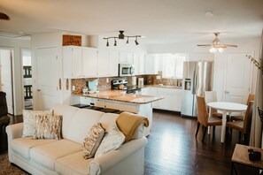 Beautiful Open concept living room and kitchen