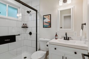 Newly renovated luxury bathroom w/ amenities: shampoo/conditioner, towels & more