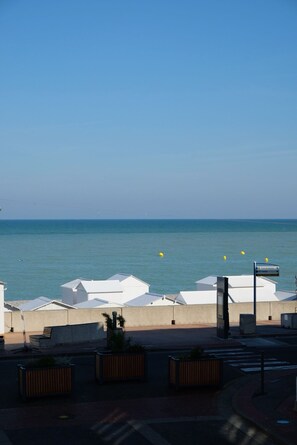 Vue depuis la villa (50m de la plage)