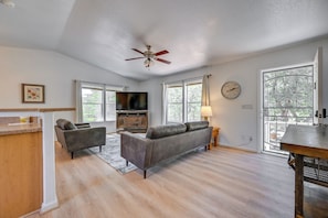 Living Room | Main Floor | Smart TV | Central Heating