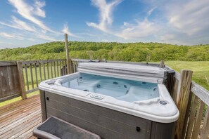 Bañera de hidromasaje al aire libre