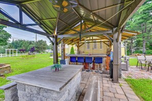 Shared Backyard | Gas Grill