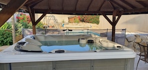 Bain à remous extérieur