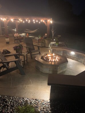 Patio w/ firepit
