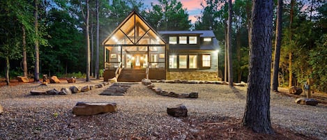 Outshine the Moon - Sleeps 12!
