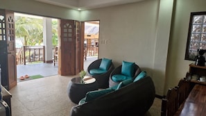 Living room towards the beach