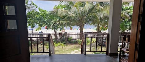 The terrace facing the beach and the sea
