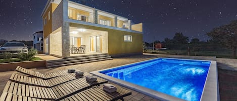 Property building, swimming pool