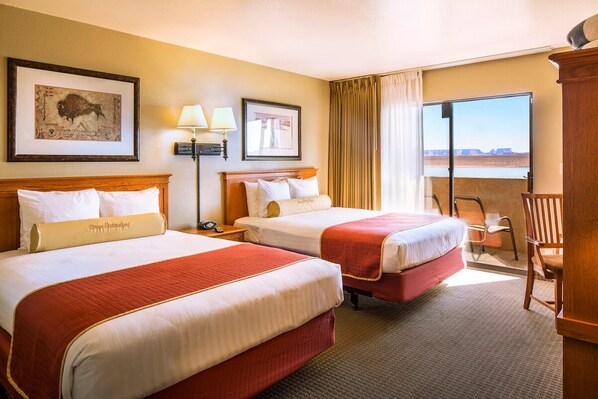 unit with 2 Queen Beds with Lake View