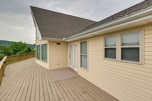 Deck | Mountain Views