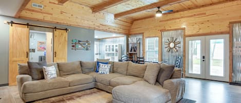 Ozawkie Vacation Rental | 4BR | 2BA | 1,650 Sq Ft | Step-Free Access