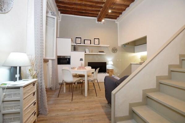 The cosy living-dining room with kitchen corner