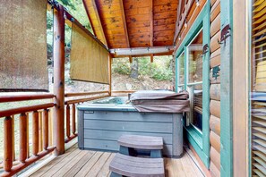 Indoor spa tub