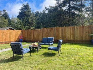 Big fully fenced yard with fire pit🔥new dog safe fence!