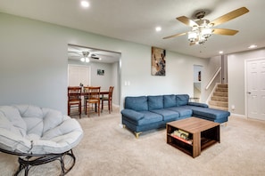 Living Room | 3-Story House | Central Heating & A/C | 15 Mi to Six Flags