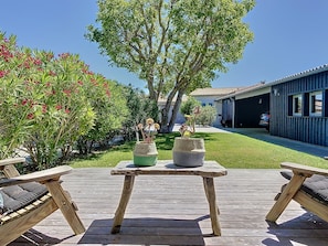 Terrasse sur l'avant de la propriété
