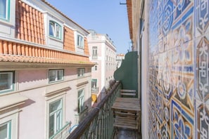 ❤️LDapartments.pt "The balcony provided excellent views over the busy streets of Bairro Alto, which offered tons of bars and restaurants." Courtney - 2018 Jul