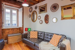 ❤️LDapartments.pt "Such an amazing apartment with lots of character and space and great location to trains/trams." Elaine - 2019 Aug