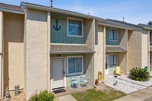 Front entrance and patio view