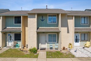 Front entrance and patio view