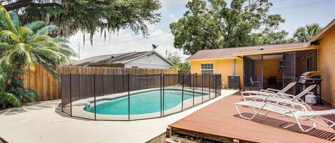 Tampa Vacation Rental | 4BR | 2BA | 2,000 Sq Ft | 2 Exterior Steps Required