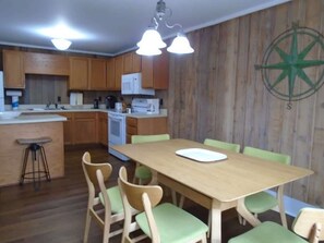 Kitchen/Dining Area