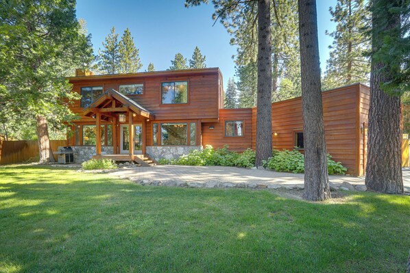 Tahoe City Vacation Rental | 4BR | 4BA | 4 Steps to Enter | 3,300 Sq Ft