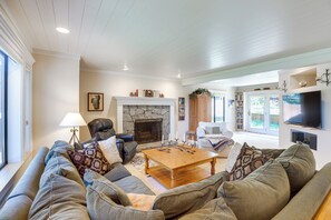 Living Room | Fireplace | Smart TV