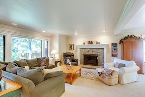 Living Room | 1st Floor | Free WiFi | Central Heating