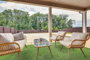 Private Backyard | Basketball Court | Patio | Seating | Gas Grill