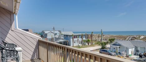 Fernandina Beach Vacation Rental | 2BR | 2.5BA | 1,028 Sq Ft | Stairs Required