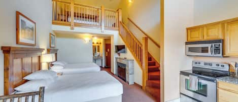 Wisconsin Dells Vacation Rental | Studio | 1BA | Step-Free Access | 800 Sq Ft