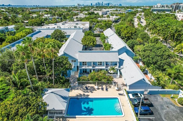 Le Phare Key Biscayne pool view