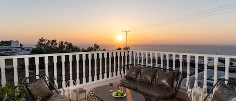 Amazing Santorini Villa | Amarie House | 3 Bedrooms | Phenomenal Sea View & Sunset View | Oia