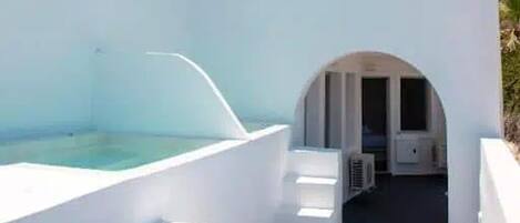 Magical Santorini Villa | 1 Bedroom | Deluxe Suite | Beautiful Sea Views & Air-Conditioning | Finikia by Villamore