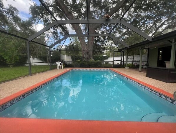 Screened pool