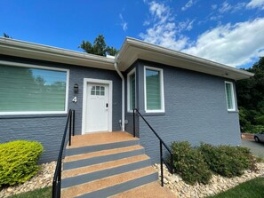 Entrance, Unit 4
