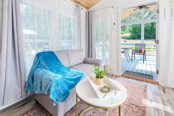 Villa D'Azur is a romantic tiny house cabin with comfortable interiors and fun exteriors! Step out on the spacious deck with your favorite beverage or curl up on the loveseat with your favorite book! This is a luxury lovers escape from the ordinary!