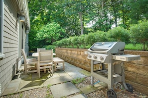 Patio | Gas Grill | Outdoor Dining