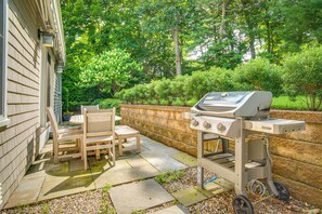Patio | Gas Grill | Outdoor Dining