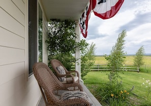 Side view of the porch.