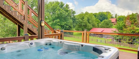 Pigeon Forge Vacation Rental | 3BR | 2BA | 1,690 Sq Ft | Steps Required to Enter