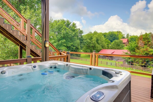 Pigeon Forge Vacation Rental | 3BR | 2BA | 1,690 Sq Ft | Steps Required to Enter